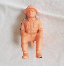 DDR NVA Soldat Figur sitzend
