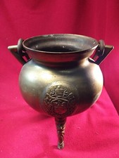 Antiker großer Dreibein