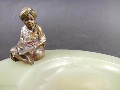 Wiener bronze sitzender junge - wiener,