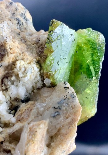 Natürlicher grüner sphene - natürlicher,