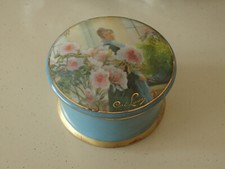 kleine türkis-farbene