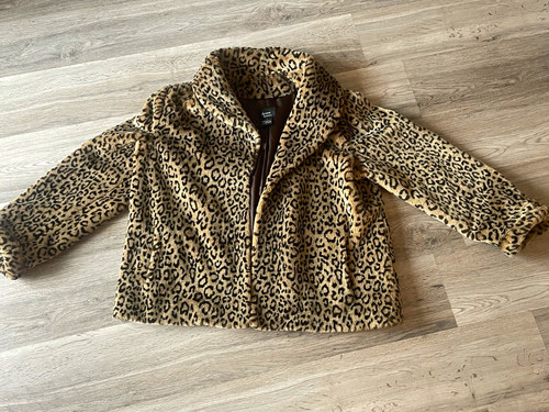 Leo print mantel - print, dennis