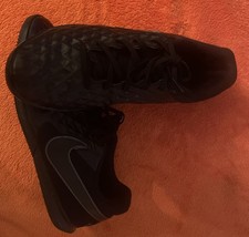 Nike Tiempo Gr. 42 Hallenschuhe Training Fußball schwarz