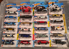 Hot Wheels Konvolut 24 Stück 2024 + 2025, leichte Defekte Karton SET 2