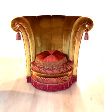 Goldfarbener THRON, Sessel