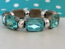 Armband mit Gummizug ca. 17cm Strass Steine türkis mit Perlen silberfarben 