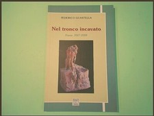 IN DEN AUSGEHÖHLTEN STAMM