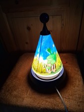 Janosch Lampe mit Spieluhr und