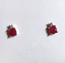 Ohrstecker mit Rubin und