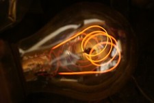 Kohlefadenlampe, 220/230V unbenutzt, alter Bestand,Zur Ansicht mit 60V betrieben