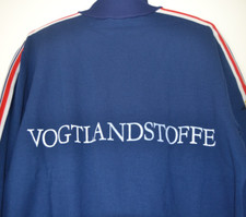 DDR Trainingsjacke Sportjacke VOGTLANDSTOFFE Sieger '84 Burgstädt Gr. üg56 RAR!