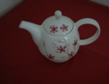 Cha Cult Teekanne feine Keramik handbemalt. Florales Dekor. 