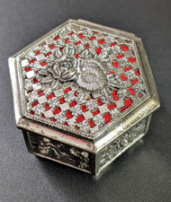 Schmuckschatulle Pillendose Metall Blütendekor Paarmotive silberfarben Vintage