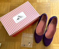 Traschten Pumps in Größe 38, Farbe Lila mit Strasssteinen als Herz an der Ferse