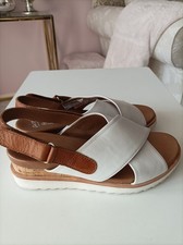 ara-Sandale