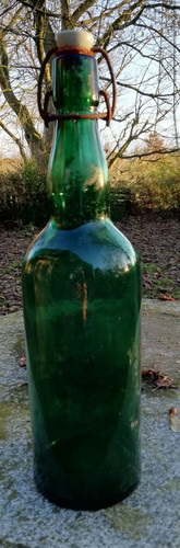 Alte grüne flasche ohne - alte,