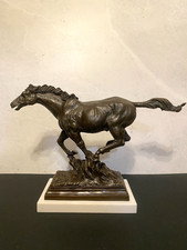 Tierskulptur-Galoppierendes