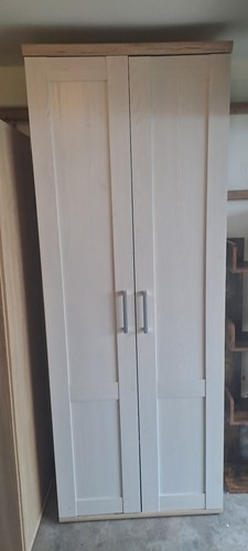 Kleiderschrank
