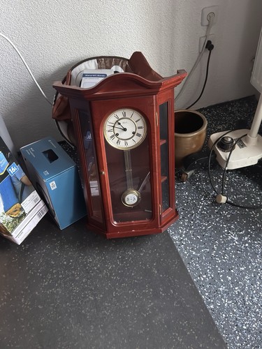 Alte wanduhr mit pendel - alte,