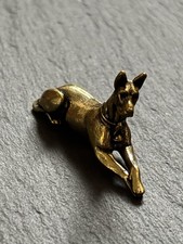 Dobermann Messing Massiv | Liegend | Hundefigur mit Glocke | Deko Geschenk