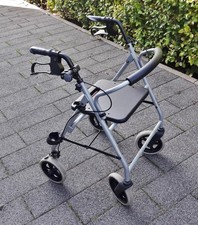 Rollator v. Drive - bis 120 KG - schwarz / silber - faltbar - ca. 7 KG - Zubehör
