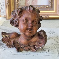 Älterer Putto im Barockstil