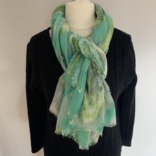 * hübsches, großes Tuch