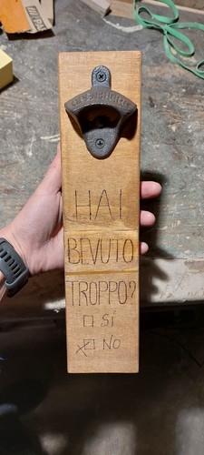 Wandflaschenöffner aus holz - aus,