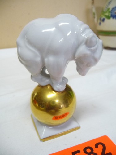 8582 porzellan figur - ,