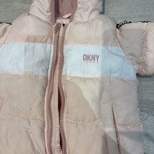 DKNY Schneeanzug Baby 6/9 Neu mit Etikett Rosa Designer Baby Winter ❄️ UVP 39,99£