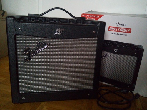 Fender mustang v2 - 1,