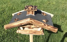 Stabiles Vogelhaus Futterhaus BAYERN Futtersilo Reinigungsklappe 55 x 38 x 29 cm