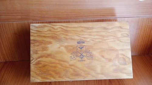 Vintage holzkiste wappen - vintage,