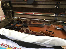 Eine alte Geige aus den 1920er Jahren (von Hopf) in ihrem Etui und in ausgezeich