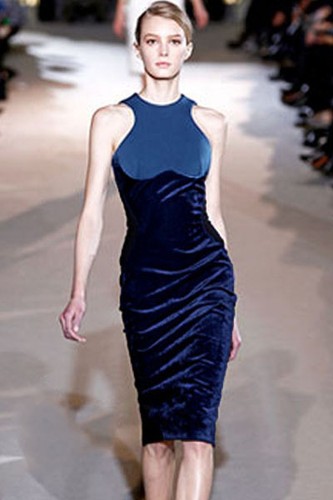 Tailliertes kleid akt samt - tailliertes,