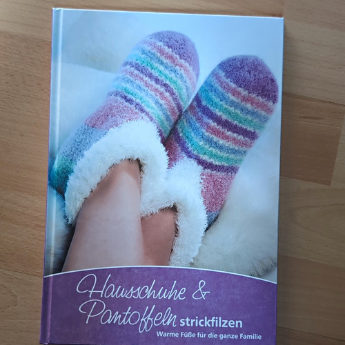 Hausschuhe und pantoffeln - und,