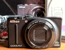 N NEUWERTIGE Nikon COOLPIX