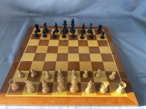 Schachfiguren satz aus holz - aus,