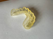 Anschauungsmodell, KFO Zahnschiene Oberkiefer, milchig transparent, gebraucht