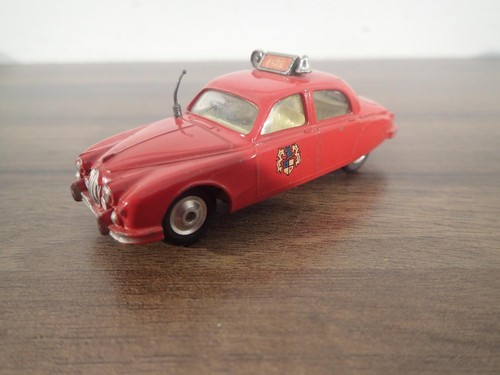 Corgi toys 213 jaguar - toys, 2,4