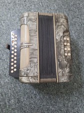 Altes Akkordeon Grün, ohne