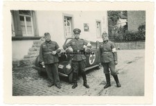 Orig. Foto Heer Sanitäter mit BMW 320 DRK Pkw bei Coca Cola Werbung Schild