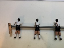 Design Wandgardrobe  in Form eines Kickerstangen-Stücks .. 60 cm  mit 6. Figuren