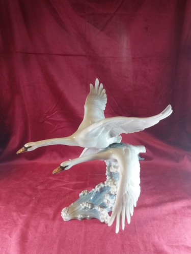 Porzellanfigur schwanenpaar - porzellanfigur,