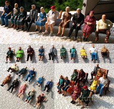 Figuren sitzende Reisende