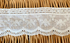 TRAUMHAFTE BESTICKTE