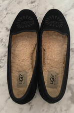 UGG-Ballerinas Slipper Gr. 41 schwarzes Wildleder Lammfellsohle innen Stickerei
