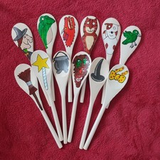 ZIMMER AUF DEM BESEN HANDBEMALTE HOLZLÖFFEL GESCHICHTE SACK RESSOURCEN TAGESMÜTTER