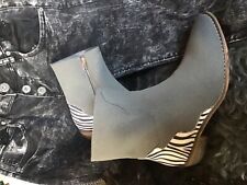 Stiefelette grau mit Zebra