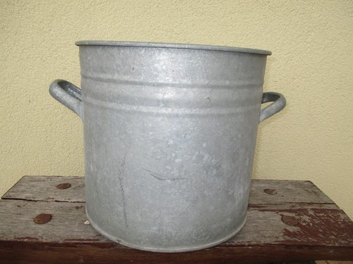 Schöner alter zinktopf - schöner,